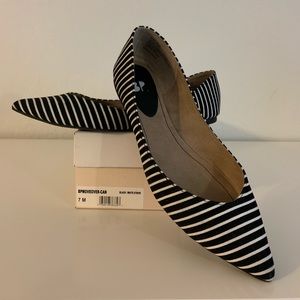 BP back and white flats